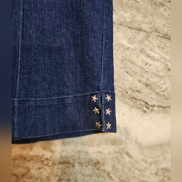 Alfred Dunner 14 Stretch Denim Capris Pull-On Comfort Waist Star Embellished - Picture 2 of 8